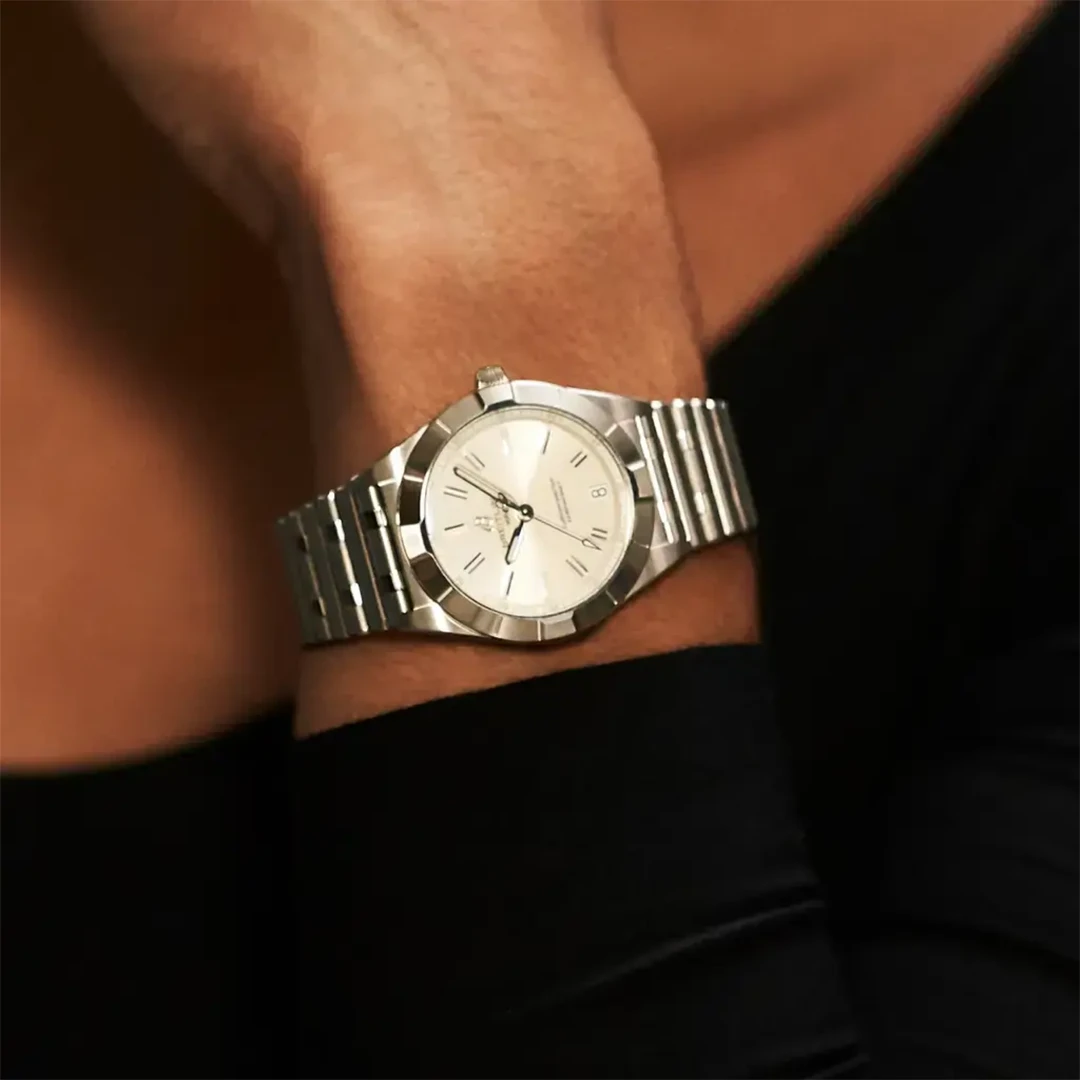 Chronomat 36 Elegant Fashion Watch - White Dial and Iconic Rouleaux Bracelet - Image 5