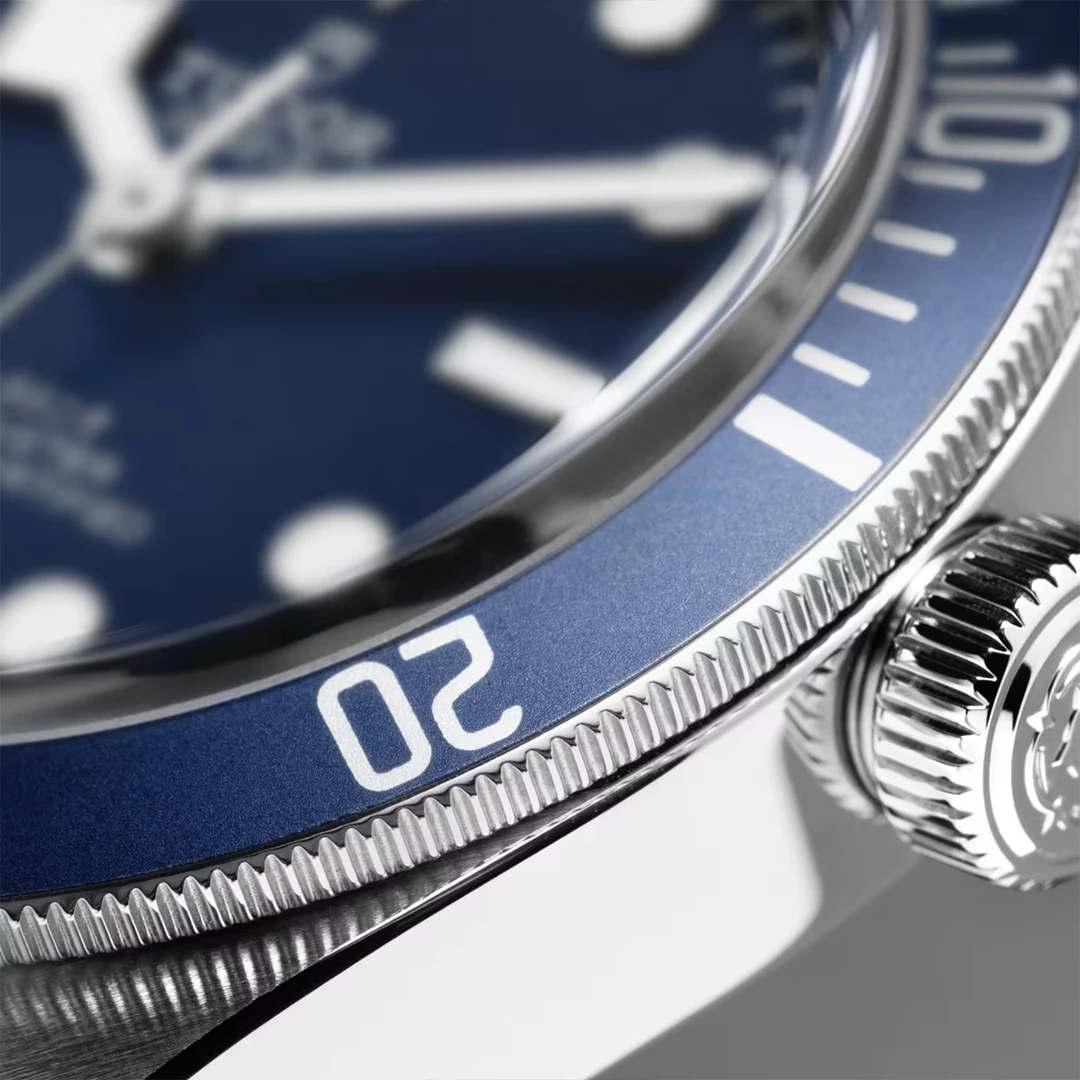 Black Bay 58 Series Navy Blue 39mm Heritage Diver - Blue Soft-Touch Strap - Image 3